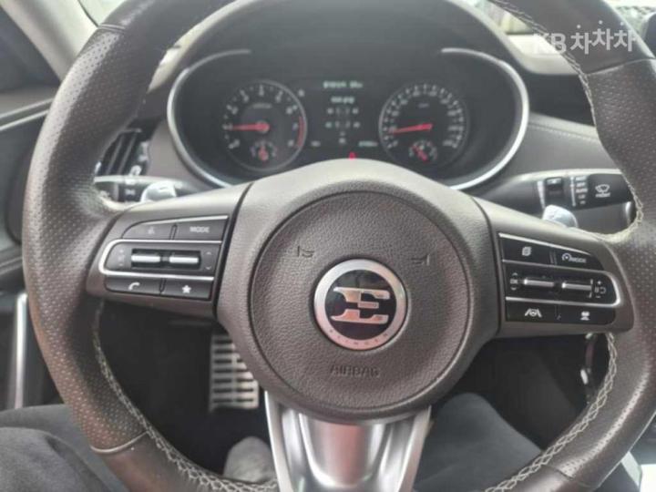 Kia Stinger Meister 2.5 Gasoline Turbo 4WD Masters 9