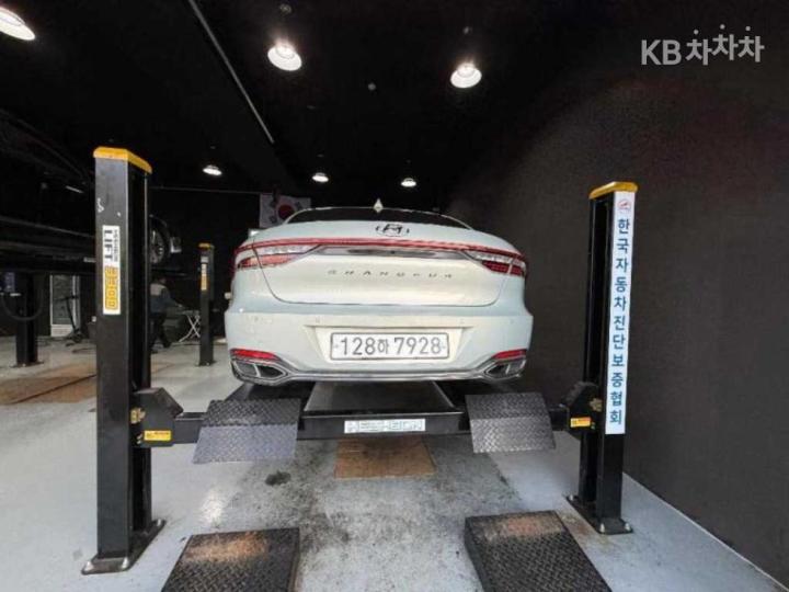 Hyundai Grandeur 3.3 Calligraphy 3