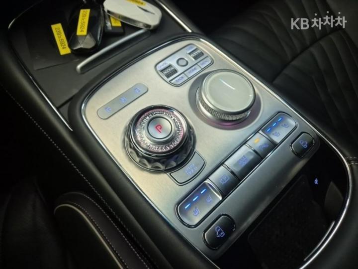 Genesis G90 RS4 3.5T AWD Base Type 9