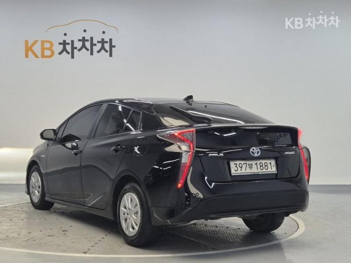 Toyota Prius 1.8 E 3