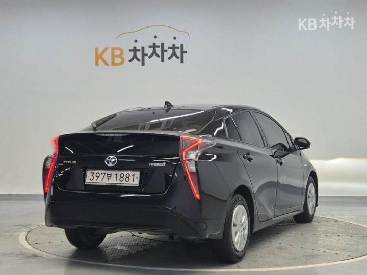 Toyota Prius 1.8 E 4