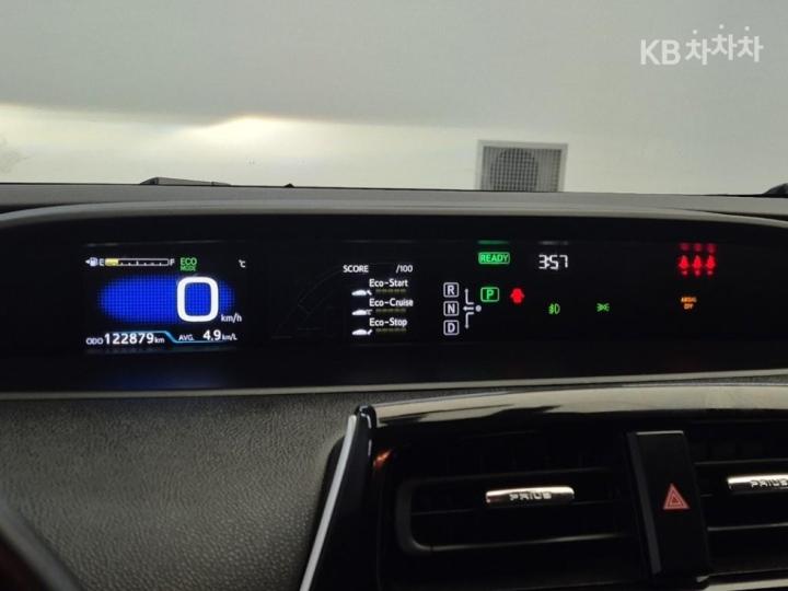 Toyota Prius 1.8 E 7