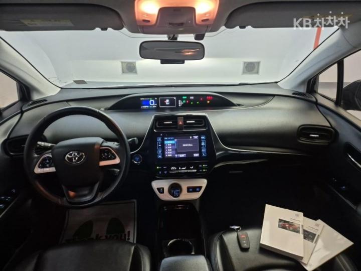 Toyota Prius 1.8 E 8