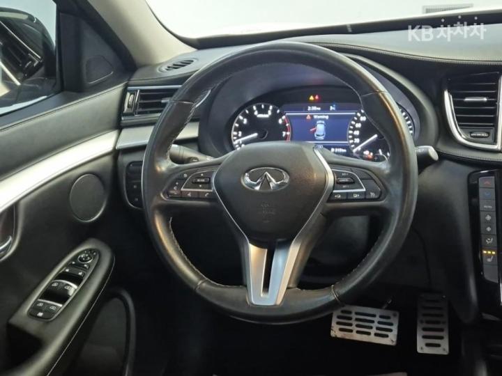 Infiniti QX QX50 2.0 VC-TURBO FWD ESSENTIAL 10