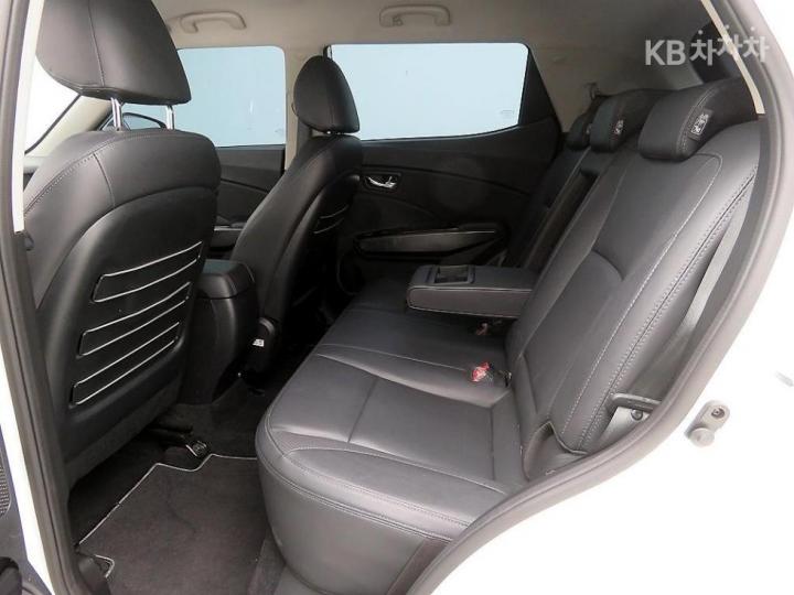 KG Mobility (Ssangyong) Tivoli Gasoline V3 2WD Base Type 8