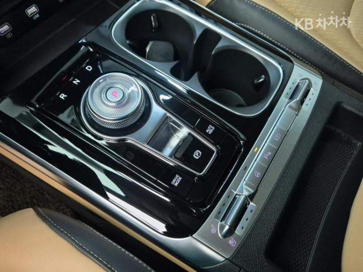 Kia Carnival G3.5 GDI Signature 9