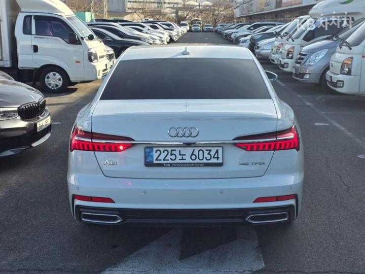 Audi A6 C8 45 TFSI Premium 6