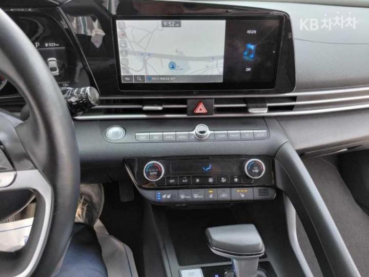 Hyundai Avante CN7 1.6 Gasoline Modern 7