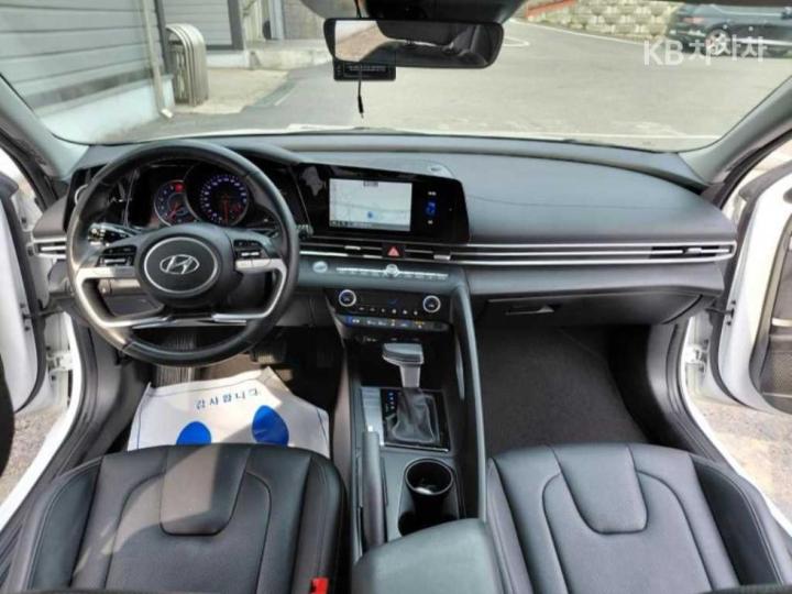 Hyundai Avante CN7 1.6 Gasoline Modern 9