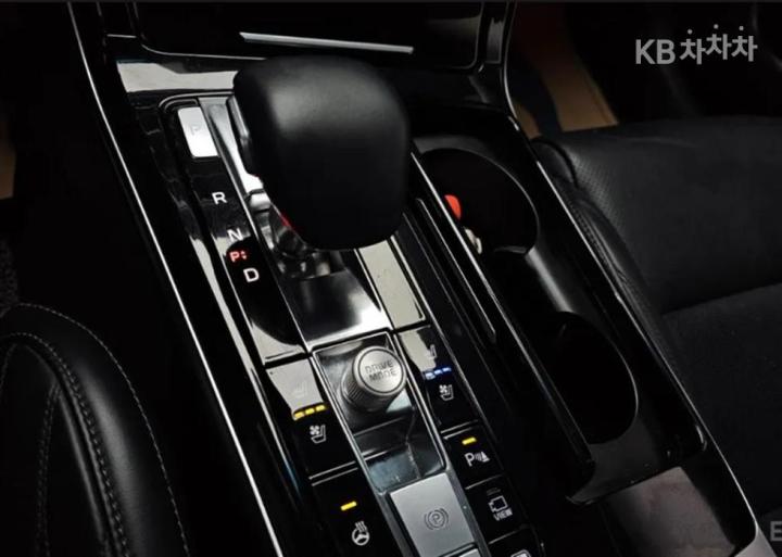 Kia K7 Premier 3.0 GDi Signature 10