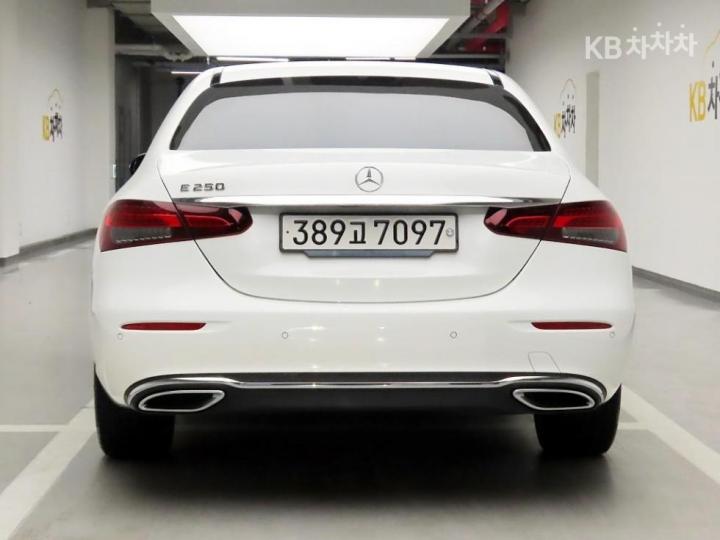 Mercedes-Benz E-Class W213 E250 Avantgarde 4