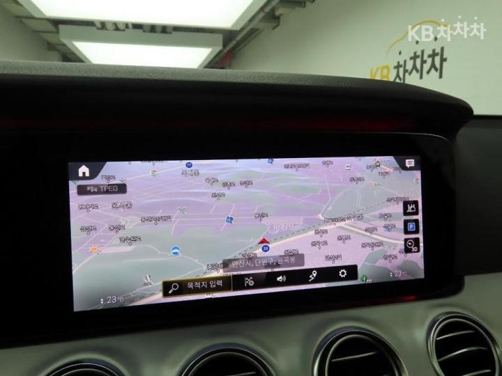 Mercedes-Benz E-Class W213 E250 Avantgarde 9