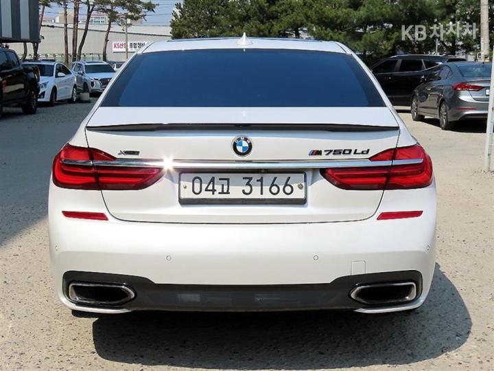 BMW 7 Series G11 740Ld xDrive M Sport 5
