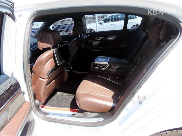 BMW 7 Series G11 740Ld xDrive M Sport 7