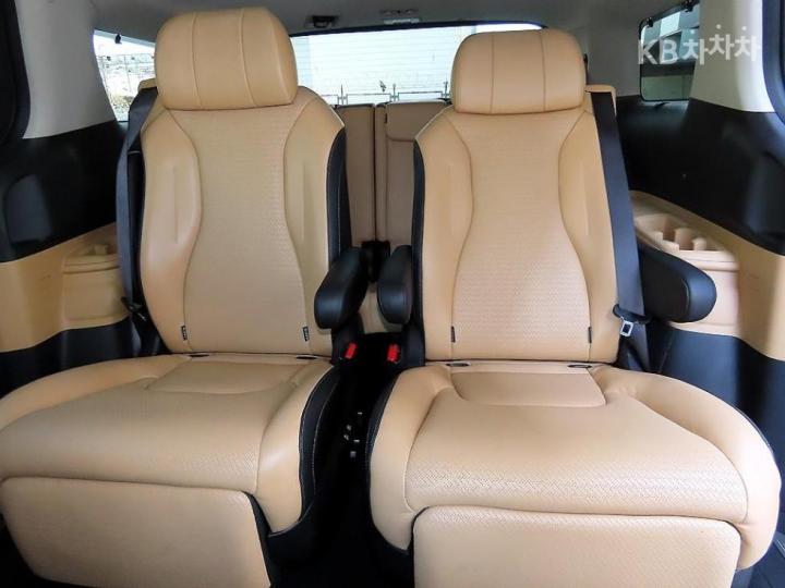 Kia Carnival D2.2 Signature 8