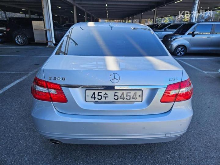 Mercedes-Benz E-Class New E200 CGI BlueEfficiency W212 2009-2013 5