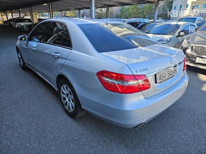 Mercedes-Benz E-Class New E200 CGI BlueEfficiency W212 2009-2013 6
