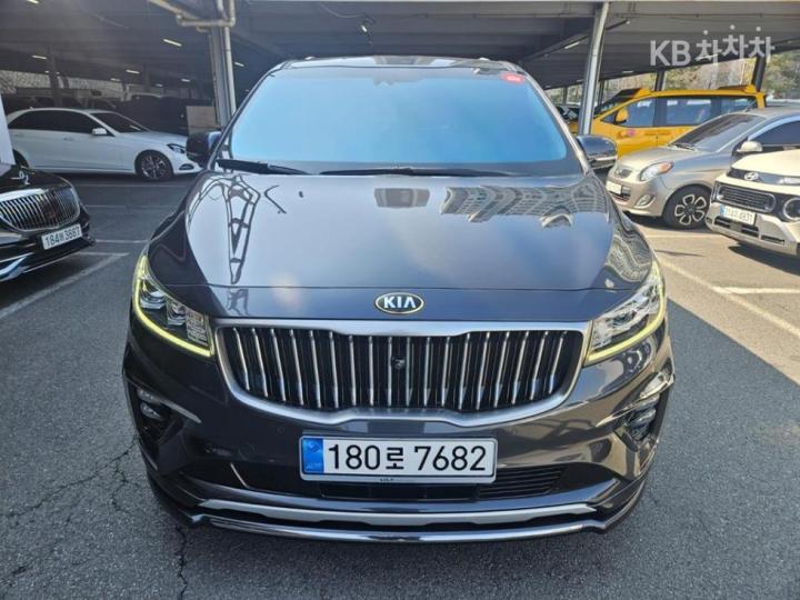 Kia Carnival 3.3 Gasoline Limousine President 2