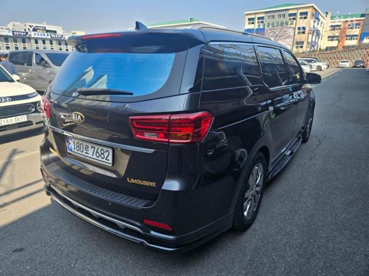 Kia Carnival 3.3 Gasoline Limousine President 7