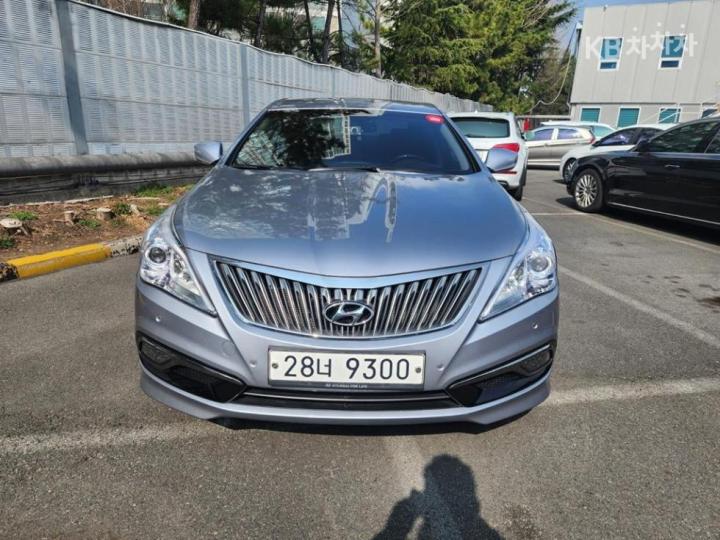 Hyundai Grandeur HG HG240 Modern