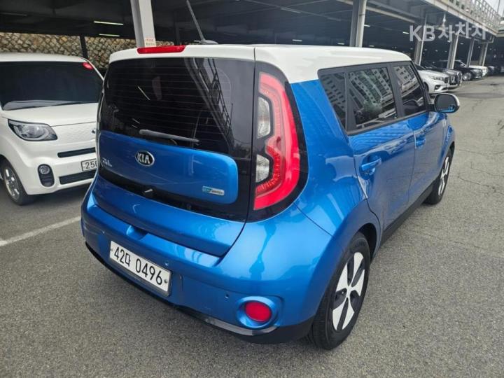 Kia Soul EV 7