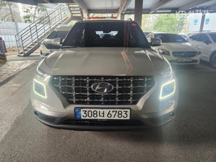 Hyundai Venue Gasoline 1.6 Modern 2