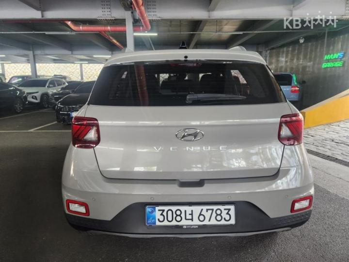 Hyundai Venue Gasoline 1.6 Modern 4