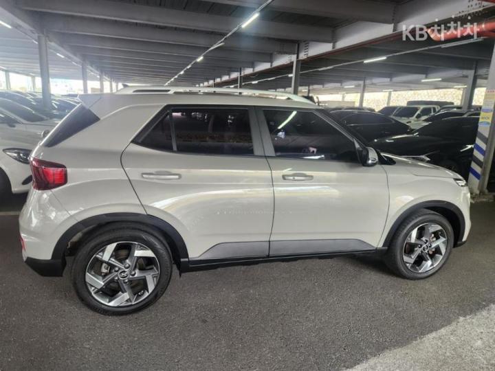 Hyundai Venue Gasoline 1.6 Modern 5