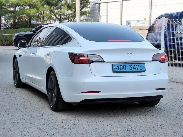 Tesla Model 3 Standard Range Plus 4