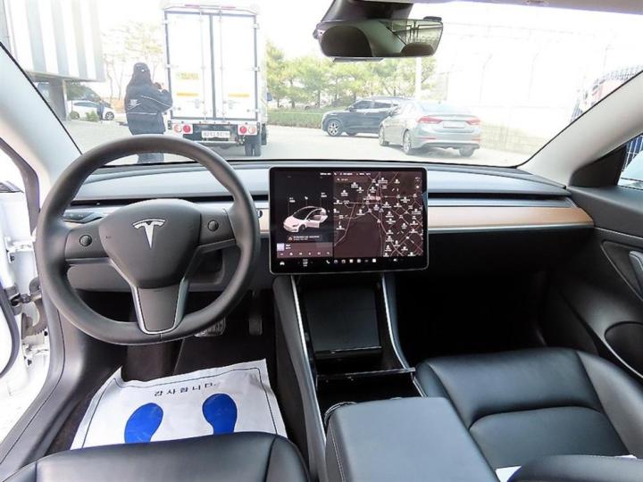 Tesla Model 3 Standard Range Plus 8