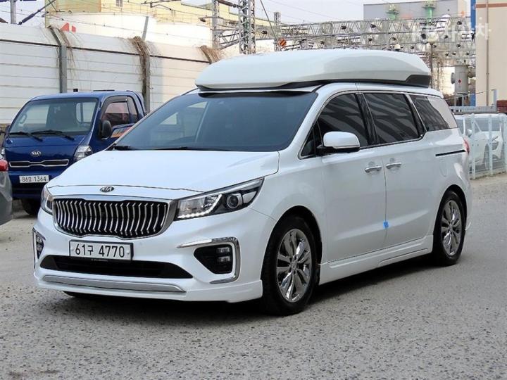 Kia Carnival 2.2 Diesel High Limousine Noblesse 3