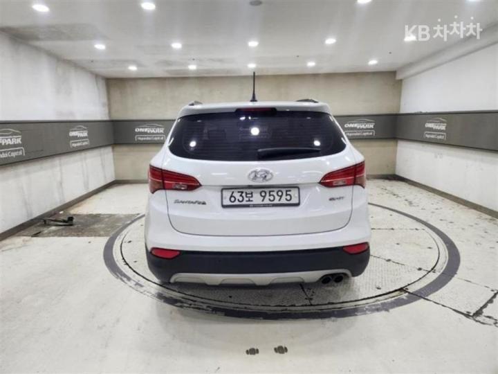 Hyundai Santa Fe DM R2.0 2WD PREMIUM Base Type 5