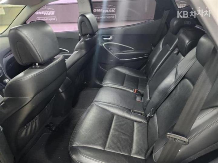 Hyundai Santa Fe DM R2.0 2WD PREMIUM Base Type 7