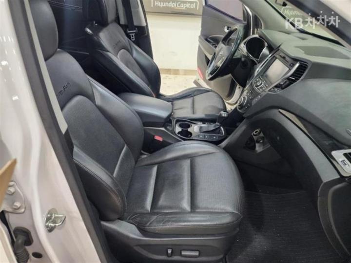 Hyundai Santa Fe DM R2.0 2WD PREMIUM Base Type 8