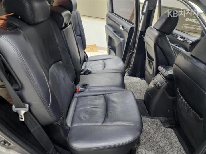 Kia Mohave 2WD KV300 Top Model 9