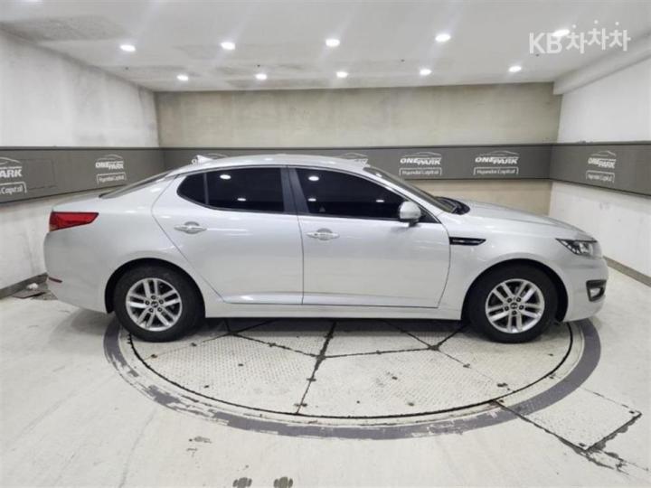 Kia K5 Gasoline 2.0 Prestige 4