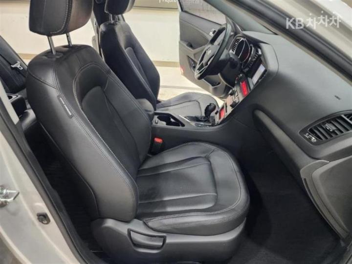 Kia K5 Gasoline 2.0 Prestige 8