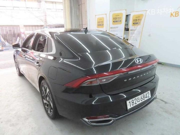 Hyundai Grandeur Hybrid 2.4 Premium 5