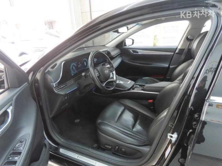 Hyundai Grandeur Hybrid 2.4 Premium 6