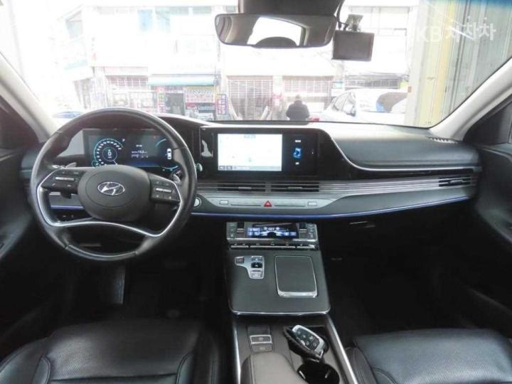 Hyundai Grandeur Hybrid 2.4 Premium 8