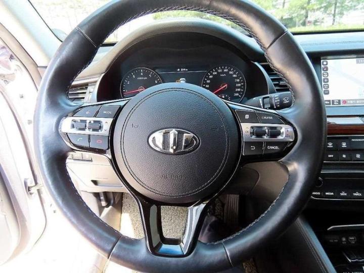 Kia K7 2.4 GDi Limited 9