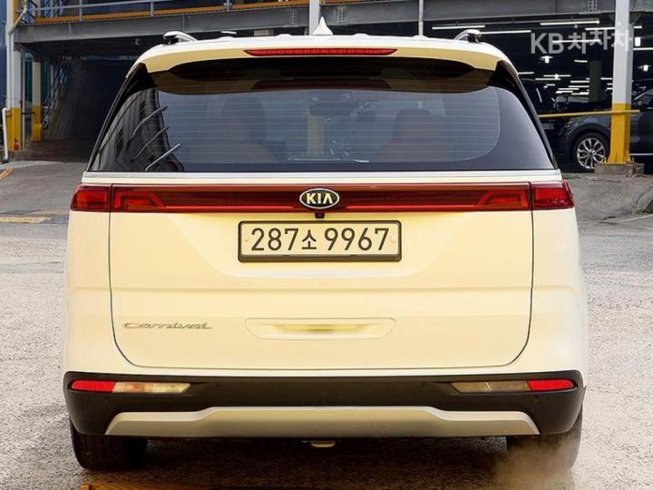 Kia Carnival G3.5 GDI Prestige 4