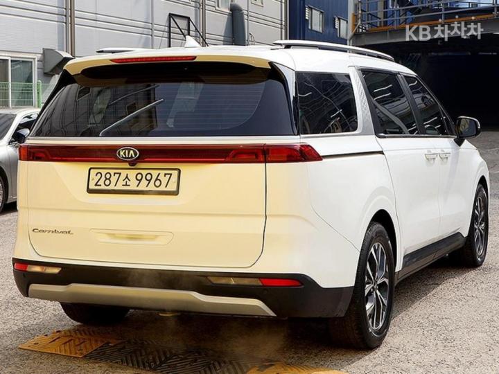 Kia Carnival G3.5 GDI Prestige 5