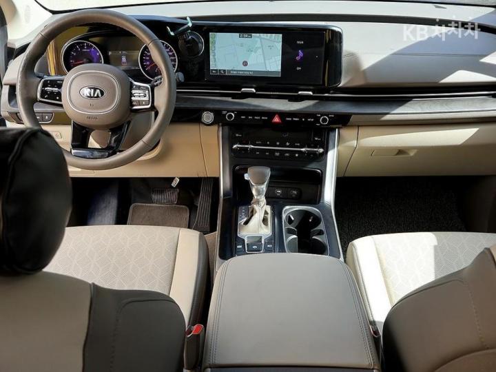 Kia Carnival G3.5 GDI Prestige 6