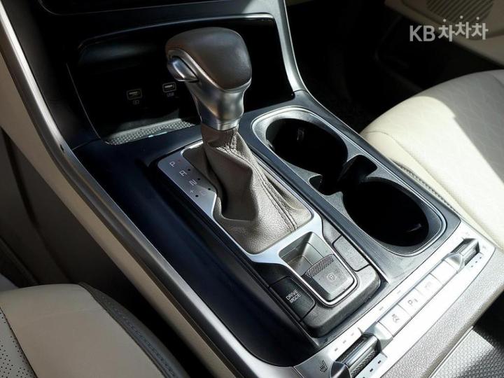 Kia Carnival G3.5 GDI Prestige 8