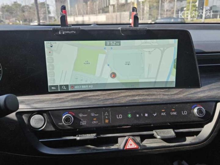 Kia K8 2.5 Gasoline Signature 8