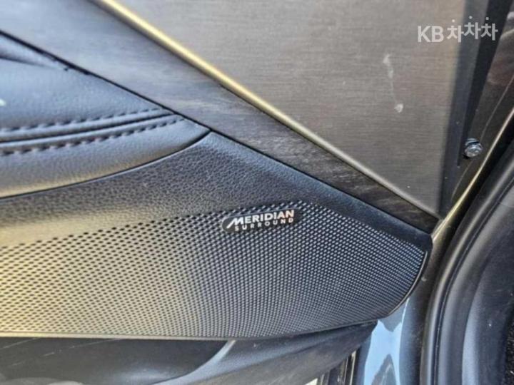 Kia K8 2.5 Gasoline Signature 10