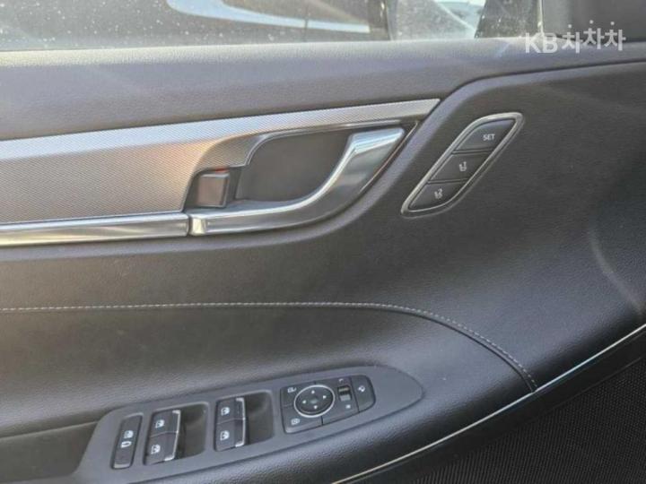 Hyundai Grandeur Hybrid 2.4 Exclusive 8