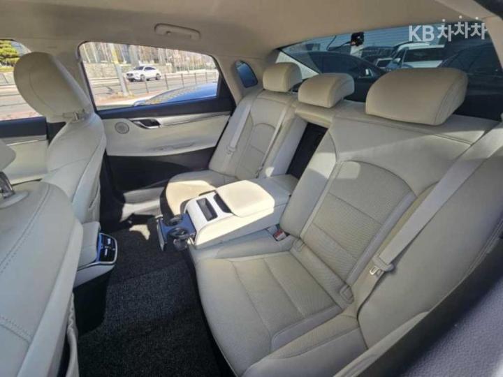 Hyundai Grandeur Hybrid 2.4 LeBlanc 6