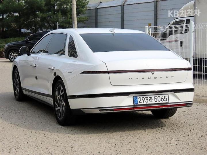 Hyundai Grandeur The 2.5 Gasoline 2WD Exclusive 4
